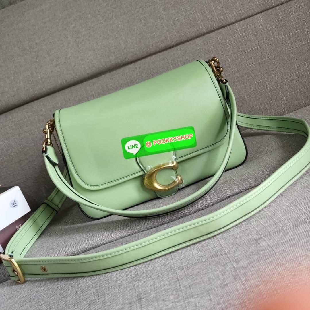COACH SOFT TABBY SHOULDER BAG (COACH C9804) กระเป๋าข้างเรียบหรู ใบเดียวสะพายได้หลายสไตล์ มีสายสะพายให้ถึง 3 เส้น ปรับเปลี่ยนสไตล์ได้หลายลุควัสดุหนังแท้ทั้งใบ สัมผัสนิ่มมือ น้ำหนักเบา เปิดปิดแบบกระดุมแม่เหล็กเป็นอะไหล่โลโก้แบรนด์ตัวใหญ่ โดดเด่น ภายในกระเป๋