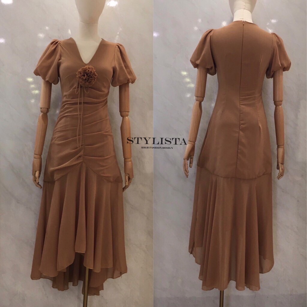 เดรสแฟชั่น Mocha Blossom Dress – เดรสชีฟองผูกอก สีมอคค่านุ่มละมุน