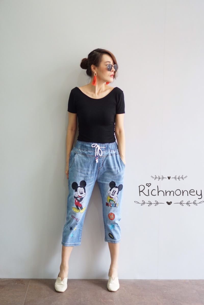 RICHMONEY New Arrival DeTail SiZE GuiDE กางเกงยีนส์เนื้อผ้าพรีเมี่ยนปักลายมิคกี้น่ารักสุดๆ เอวสม็อคยางยืด ขา5ส่วน ผ้ายีนส์นิ่มยืดหยุ่น เก็บเอวเก็บสะโพก กางเกงสไตล์นี้ฮิตมากๆในญี่ปุ่นค๊