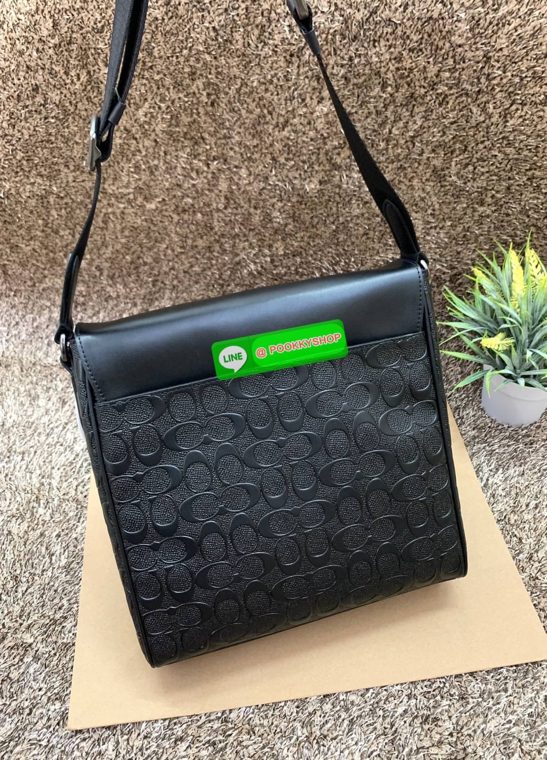สวยไม่ต้องสืบค่า สำหรับคุณผู้ชายกันค่ะ! COACH HOUSTON MAP BAG((73340)) พร้อมส่ง! กระเป๋าสะพายแบบครอสบอดี้ร์ หนังแท้2แบบได้สวยงาม ลายCนูนเด่นชัดเงาสวยค่ะ เปด-ปิดกระเป๋าแบบฝาปิดแม่เหล็กฝังในตัวค่ะ ภายในกระเป๋ามีช่องใส่ของได้เยอะเลยทีเดียว ช่องกว้างหนุ่มๆที่