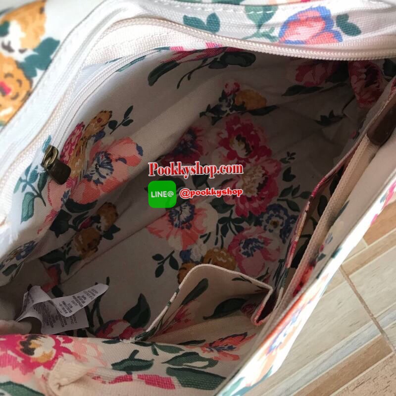 CATH KIDSTON Windflower Bunch กระเป๋าสะพายไหล่ เปิดปิดด้วยซิปและกระดุมแม่เหล็ก แบ่งเป็นสองช่องใหญ่ มีช่องซิปและช่องเล็กไว้แยกใส่ของ รูปแบบและดีไซน์เก๋ สามารถใช้งานได้ทุกวัน ใส่ของได้เยอะ สามารถใส่ipad ได้