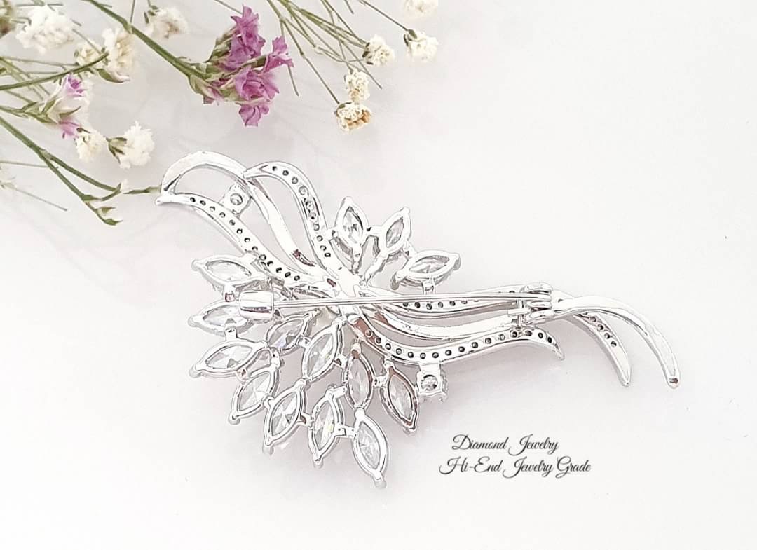 New Arrival !!! Diamond Brooch เข็มกลัดงานเพชร CZ แท้ ประดับมุก งานสวยดูดี เพชรขาวใส ไม่ขุ่นแม้แต่เม็ดเดียว ซื้อไปไม่ผิดหวังแน่นอนค่ะ กลัดเพิ่มมูลค่าชุดเก่งได้เยอะเลยจ้า