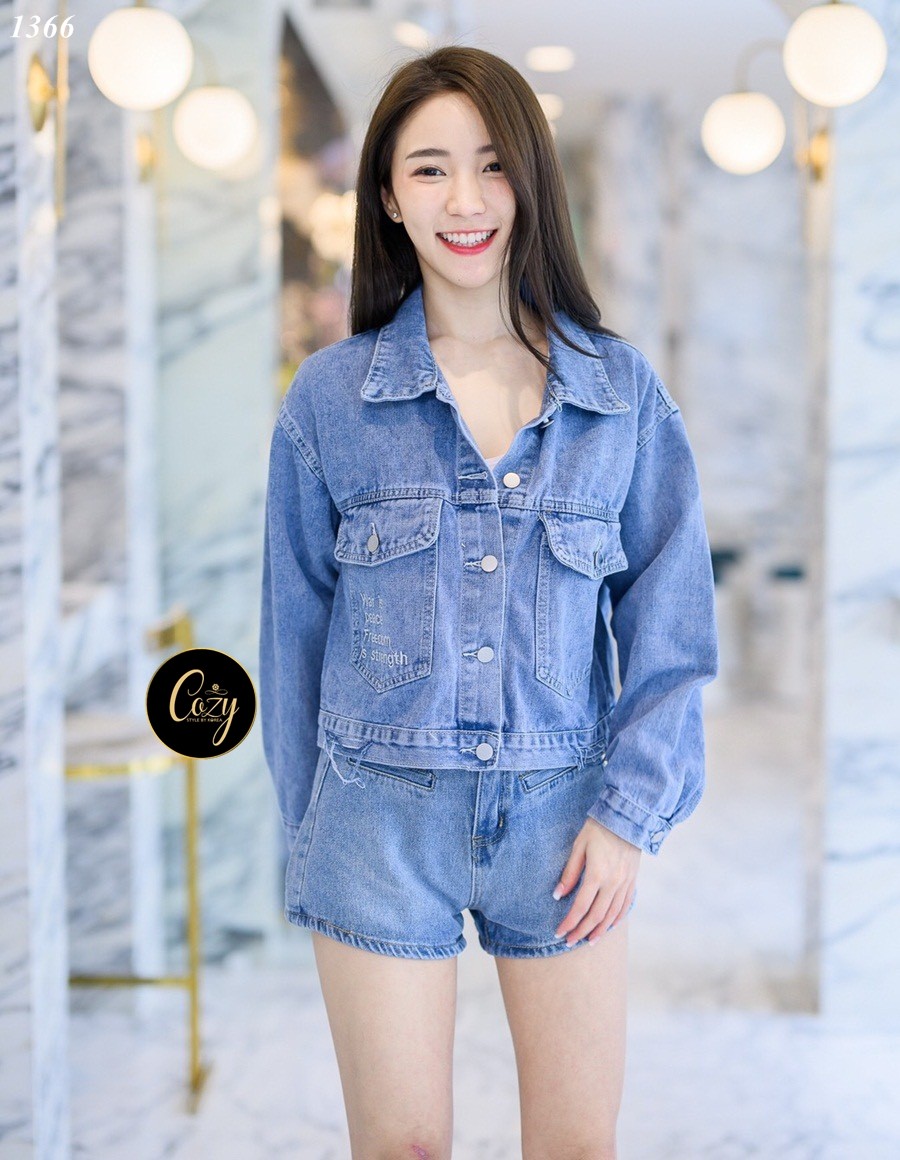 เสื้อแฟชั่น เสื้อครอปยีนส์ฟอกแขนยาวติดกระดุมเงินปลายแขน อกผ่าหน้าติดกระดุม 5 เม็ด