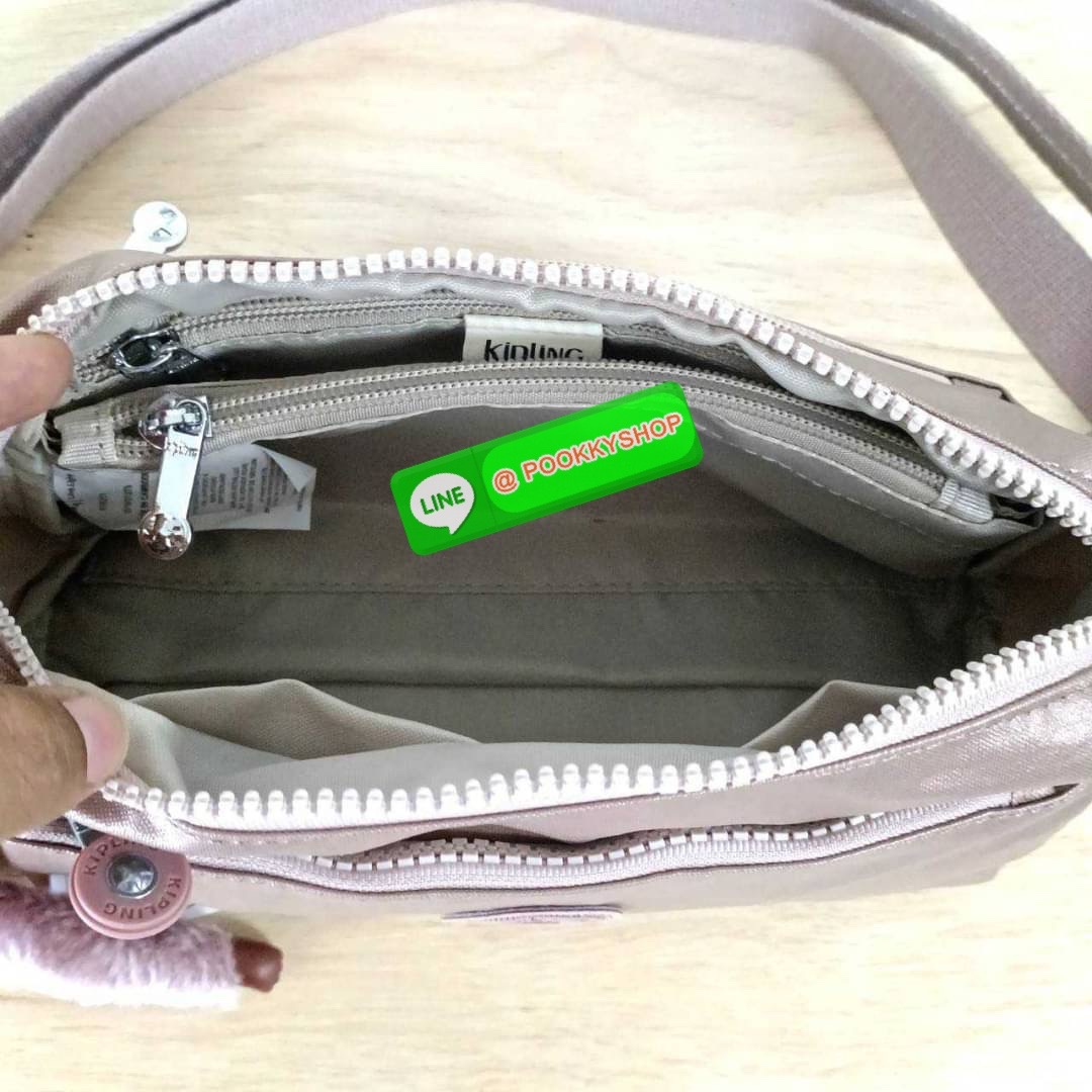 KIPLING Monkey program K16217 Seoul up sling bag รุ่น 3 ซิป สะพายข้าง ขนาดเล็กทรงสี่เหลี่ยมผืนผ้า วัสดุ Nylon 100% หลากหลายฟังก์ชั่นใช้งาน ครบครันในใบเดียว