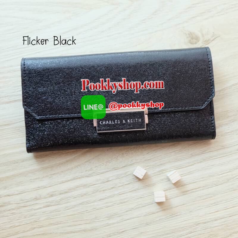 Charles & Keith Push-Lock Long Wallet พร้อมส่งทั้ง 8 สี!! กระเป๋าสตางค์ใบยาว สามารถใช้งานได้ทั้งด้านหน้าและด้านหลัง ด้านหน้าเปิด - ปิดด้วยตัวกดล็อคทั้ง 2 ฝั่งพร้อมกัน ภายในมีช่องซิปและช่องใส่ธนบัตร ด้านหลังเปิด - ปิดด้วยกระดุม ภายในมีช่องใส่บัตรหลายช่องแล
