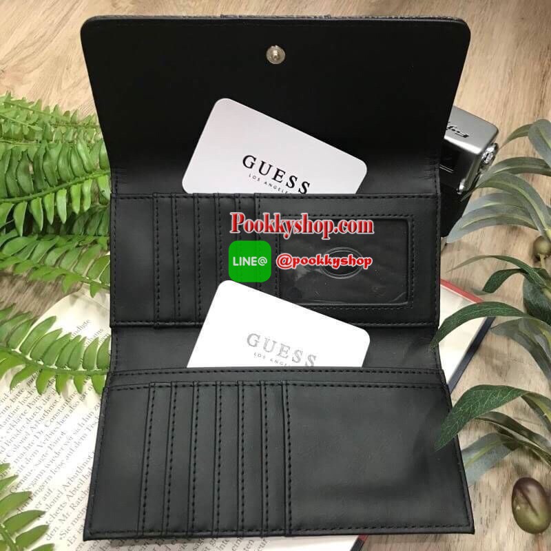 RESTOCK รุ่นยอดนิยม! GUESS FACTORY WOMEN'S WALLET 2018 กระเป๋าสตางค์ใบยาวดีไซน์ยอดนิยมหนังปั้มโลโก้รอบใบด้านหน้าประดับโลโก้แบรนด์สวยหรู เปิดปิดด้วยฝาปิด ภายในมีช่องใส่รูป ช่องใส่ธนบัตร แบงก์พัน และช่องใส่บัตรหลายช่อง แยกเป็นสัดส่วน ภาพถ่ายจากสินค้าจร