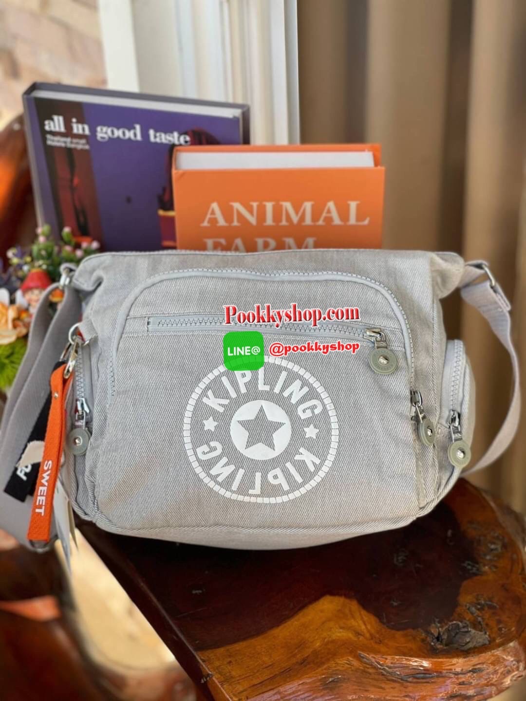 Kipling GABBIE S Crossbody Bag with Phone Compartment Bag กระเป๋าสะพายทรงครอสบอดี้ คอลเลคชั่นสุดฮิต แบบกระชับกับลำตัว วัสดุPolyamide100% มีช่องซิปใช้งานได้ทุกมุม ช่องใหญ่ภายในกว้าง ใส่มินิไอแพค กระเป๋าสตางค์ยาวและอื่นๆจุได้เยอะ สามารถสะพายได้ทั้งสายคู่และ