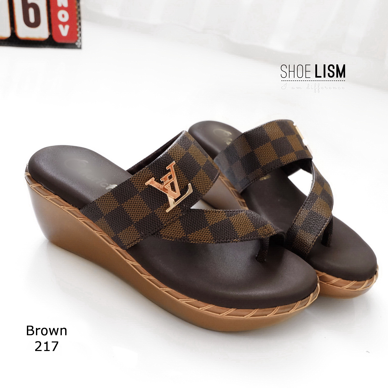 สินค้าพร้อมส่ง มาแล้วค่าา รองเท้าเตารีดแบบสวม รองเท้าลำลอง ที่เกร๋สุดๆ พื้นนิ่ม ใส่แล้วดูเท้าเรียว หนังลายตาราง งานตรงปกแน่นอน