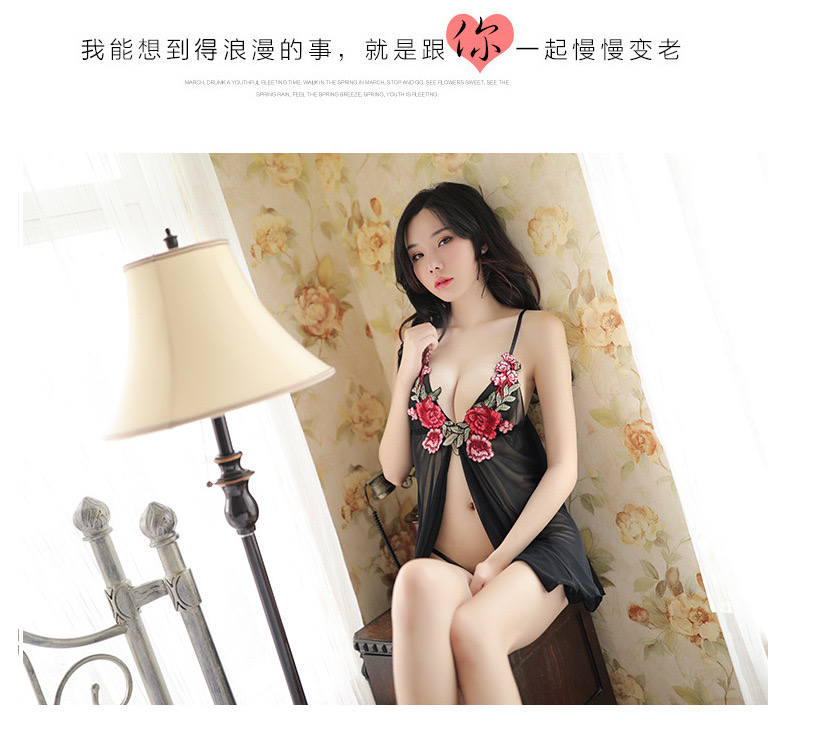 ชุดนอนเซ็กซี่ ชุดนอนซีทรู สีดำ แต่งดอกสีแดงช่วงอก แบบแหวกหน้าสวยเซ็กซี่มากค่ะ สวยหรูมากคะ สำเนา สำเนา สำเนา สำเนา