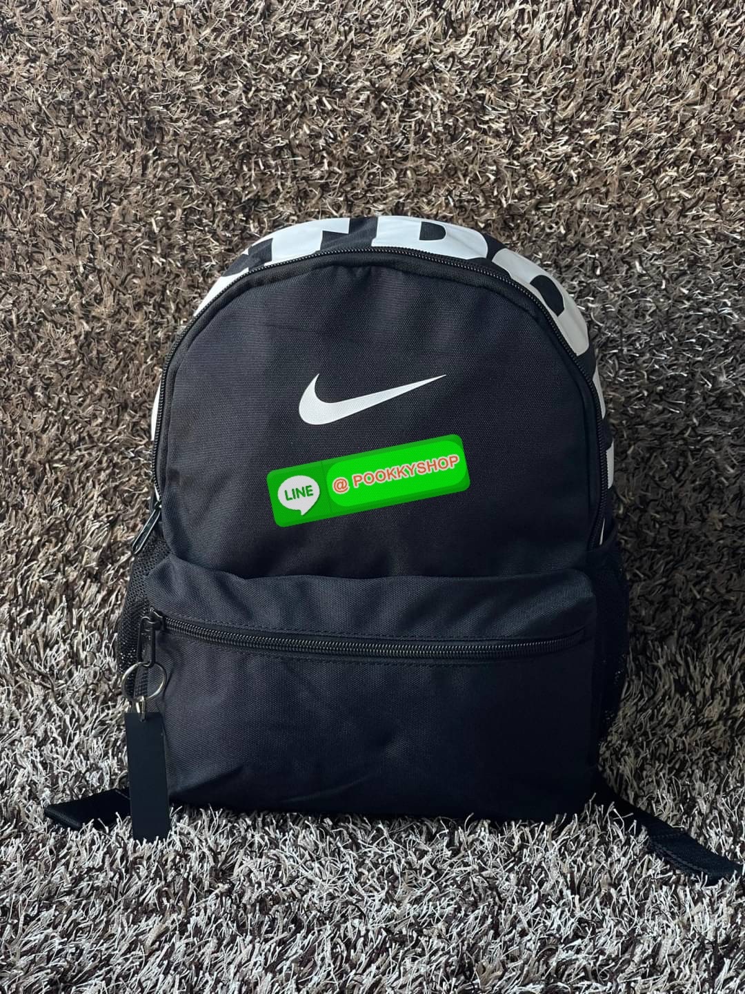 💕NIKE Brasilia Just Do It เตรียมพร้อมก่อนออกเดินทางด้วยกระเป๋าเป้สะพายหลังจาก NIKE รุ่น Brasilia Just Do It ด้วยภายในที่กว้างขวางสำหรับจัดเก็บสัมภาระที่หลากหลายไม่ว่าจะเป็นสมุดหนังสือ ดินสอหรือเครื่องเขียนสำหรับไปโรงเรียนหรือใส่ขวดน้ำเตรียมพร้อมเด