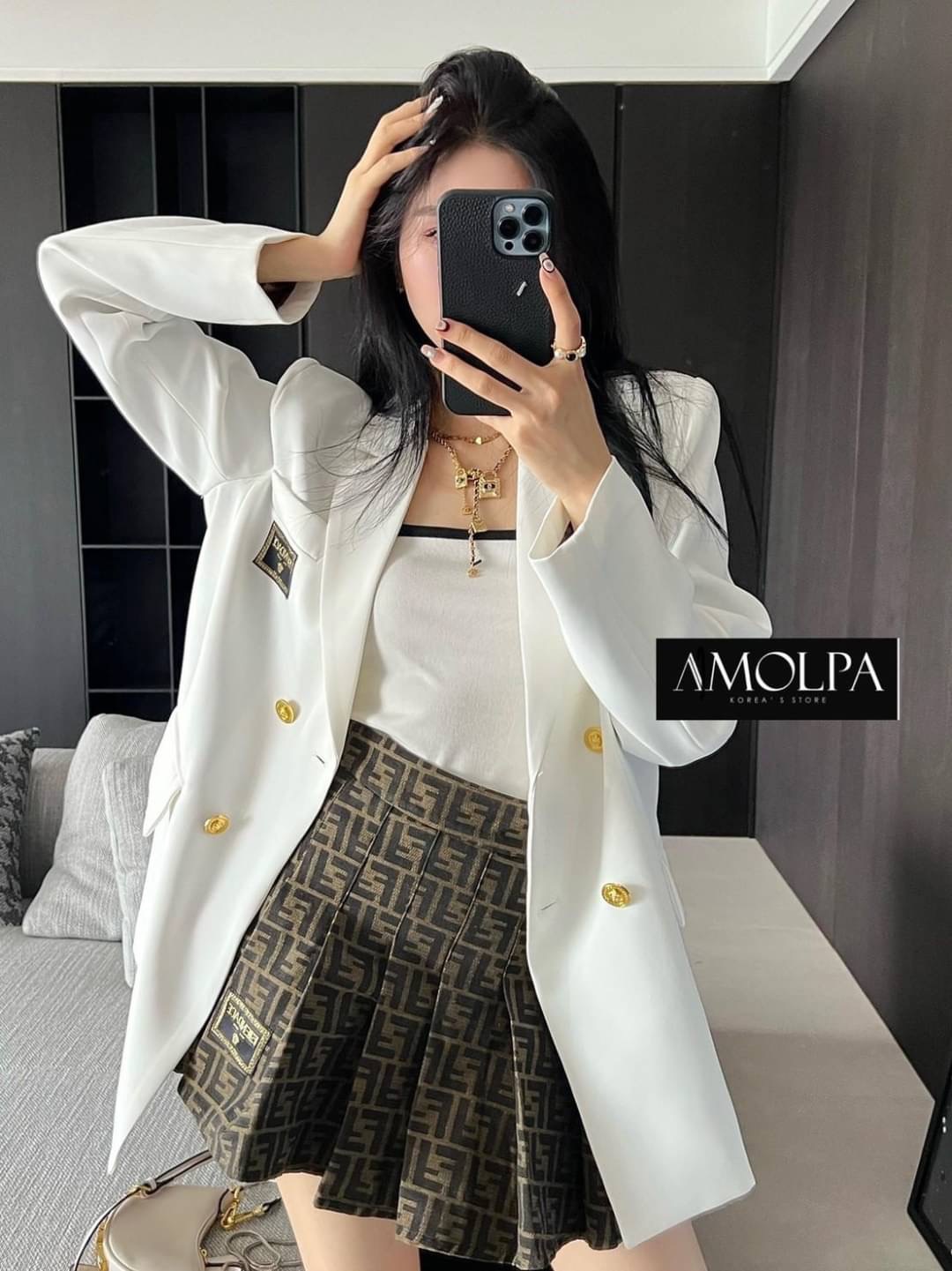 พร้อมส่ง!!! มาต่อที่ สูท BLAZER งาน FENDIxVERSACE BLAZER ผ้านางดีเริ่ดดด ซับในอย่างดี ใส่แล้วต๊าซมาก สวยหรู ไฮโซ อย่าลืมจัด นะคะ งานดีมากกก ผ้าหนักกคุ้มราคาสุดๆ !! !! งานสวยงานดีต้องแบรนด์AMOLPA เท่านั้น !!