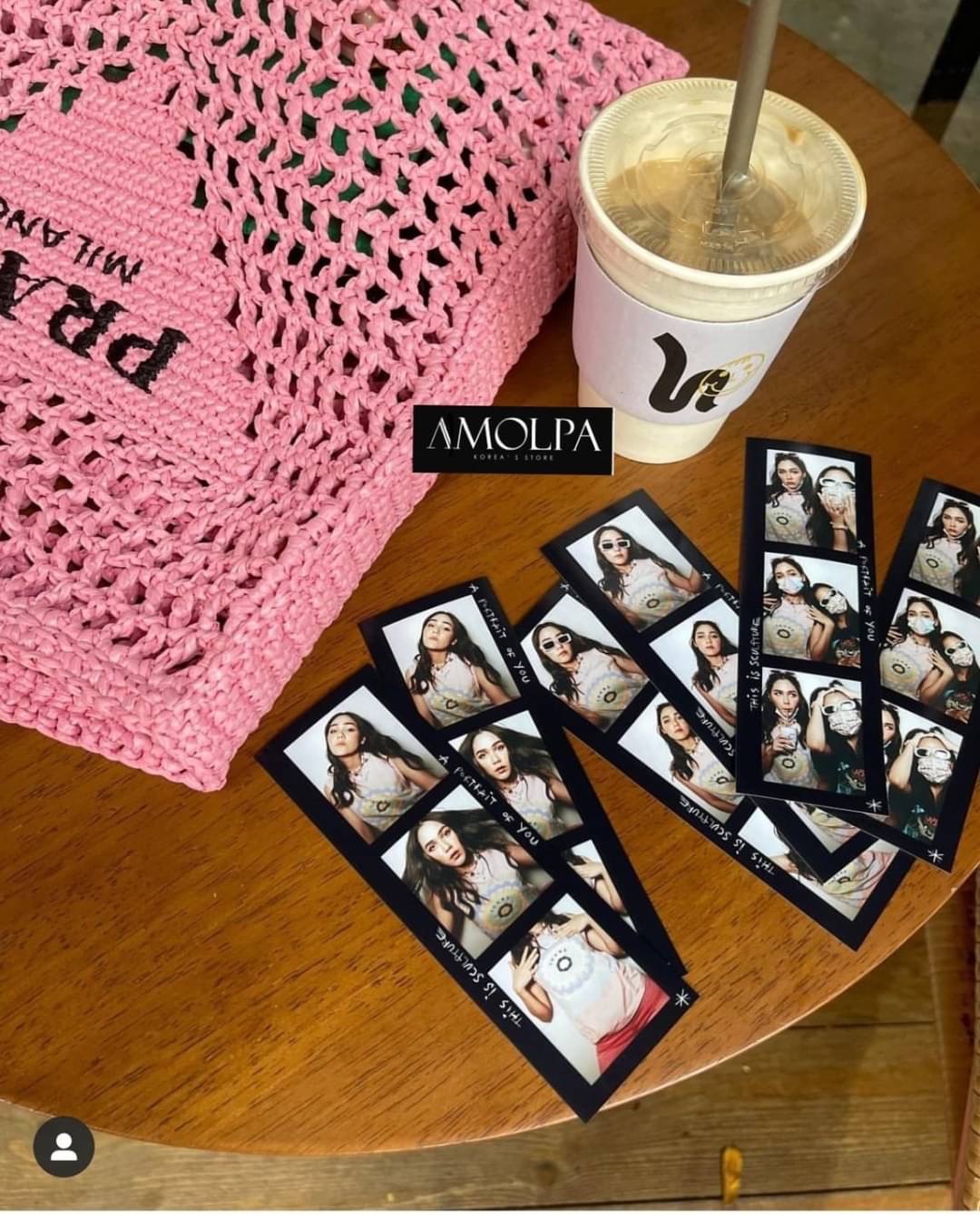 รอบ 2 มาค๊า ใครไม่มีไม่ได้ล๊าววววน๊า เก็บทุกสียังไม่ผิดหวังงงน๊า PRADA RAFFIA TOTE BAG…… ❤️NEW ACCESSORIES BY AMOLPA❤️ BRAND : PRADA Detail - มาต่อที่ ACCESSORIES PRADA RAFFIA TOTE BAG ปังมากกก!!! Prada เอาใจสาวๆ สายแฟ…. งานให้ฟิลล์ลิ่งแฮนด์