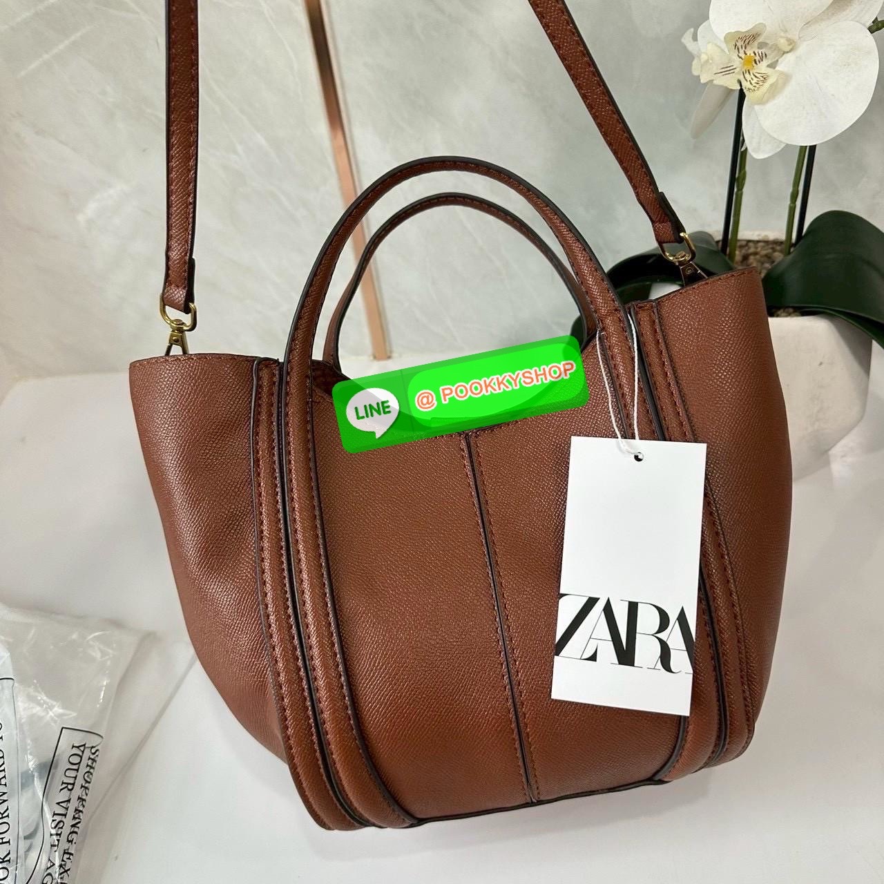 ZARA MINI CITY BAG WITH TOPSTITCHING กระเป๋าถือ /สะพายข้างยกระดับลุคของคุณด้วยกระเป๋ามินิซิตี้ดีไซน์โมเดิร์น โดดเด่นให้กับทุกสไตล์การแต่งตัว