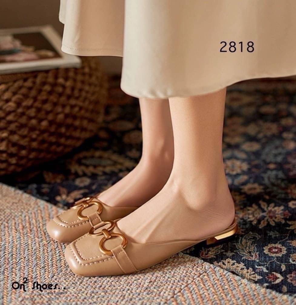 รองเท้าหัวคัชชูเปิดหลังรหน้าแต่งอะไหล่ทองเหลือง สไตล์แบรนด์ส้นเป็นอะไหล่ทองสวยหรู คู่นี้ใส่แมทกับชุดได้ง่ายทั้งกางเกงและกระโปรงได้หมดทรงสวย