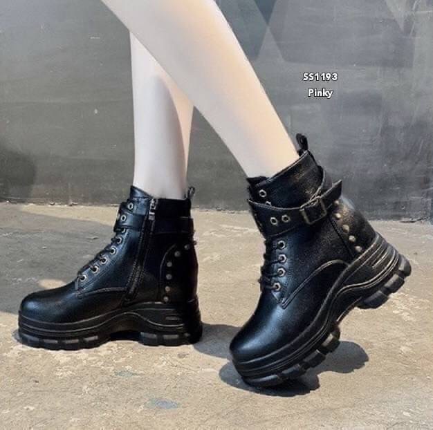 บู้ทผ้าใบเสริมส้น ss1193 งานนำเข้าสุดเท่ห์ ชิคมาก สาวๆใส่แล้วดูเก๋ เท่ห์ ดูดีสุดๆ หนัง pu พื้นนิ่ม อะไหล่ไฮเอนตั้งแต่เชือกผูก หมุดทองไม่มีหลุด งานดี ประณีตทุกจุด