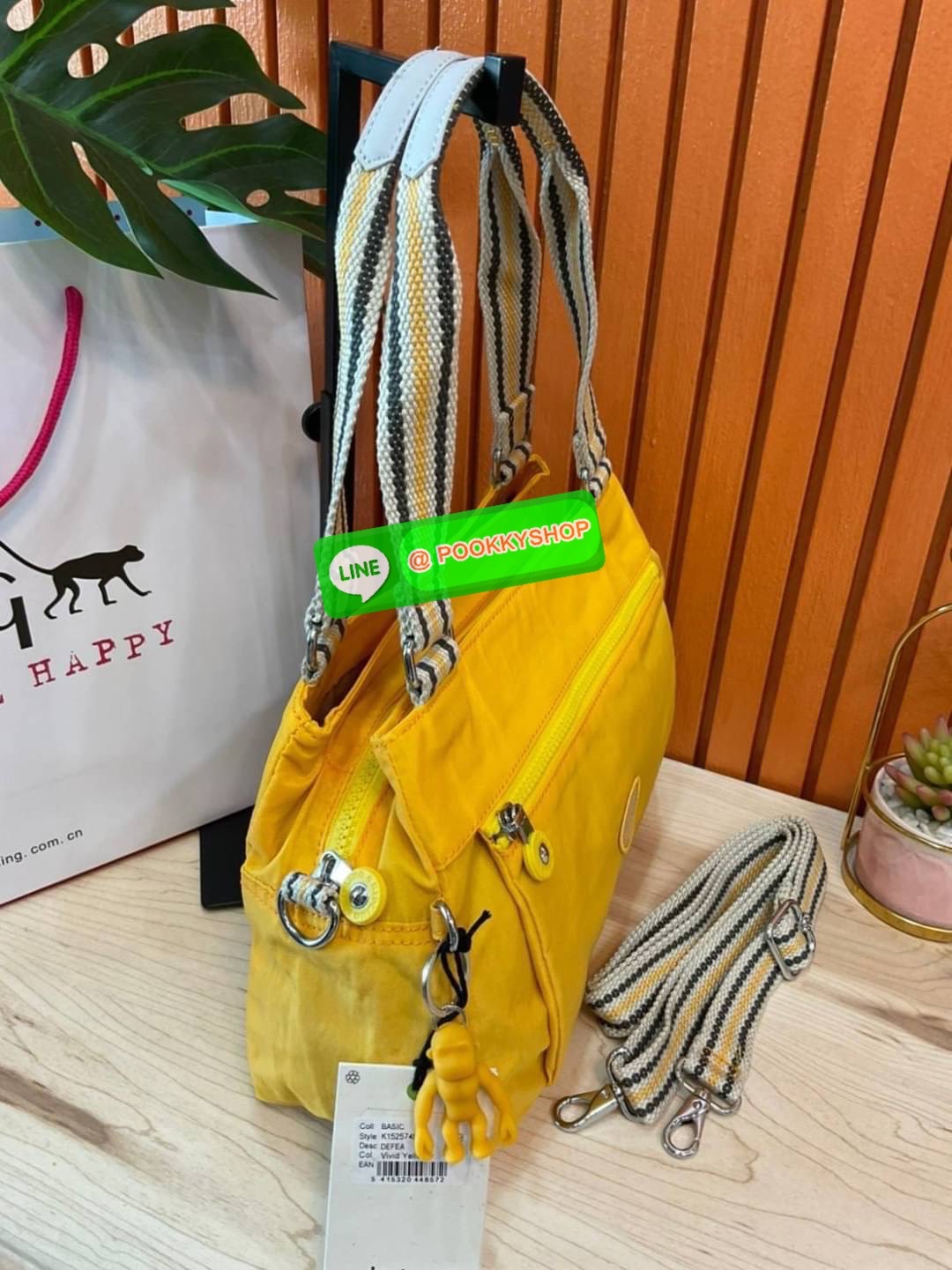 Kipling Damen Orelie Henkeltasche รุ่น K15257 กระเป๋าถือ/สะพาย Crossbody ขนาดกำลังดี หูกระเป๋ายาวสามารถคล้องบ่าได้ วัสดุpolymode100% ผ้ากันน้ำ กระเป๋ามีน้ำหนักเบา มีช่องซิป ด้านหน้า และ ด้านหลัง ภายในแบ่งเป็น 3 ช่องหลักใช้งาน ช่องซิปกลางแยกเป็นสัดส่วน จุข