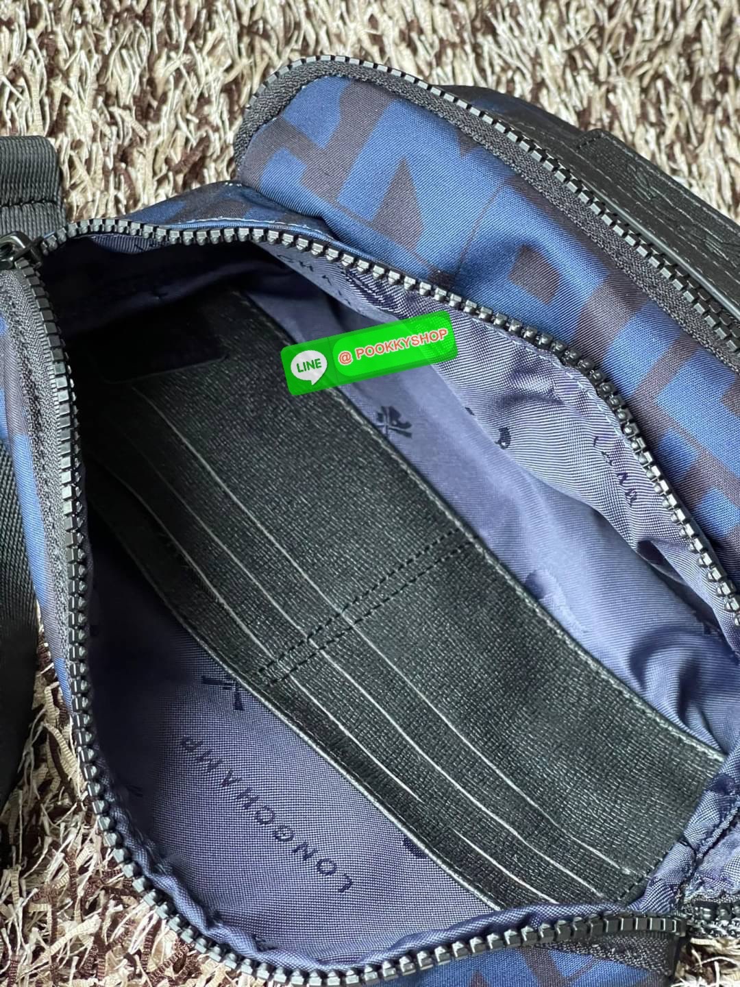 💕LONGCHAMP LE PLIAGE LGP BELT BAG M เท่ห์อย่างมีสไตล์กระเป๋าทรงคาดอกและคาดเอวดีไซน์แนวสปอร์ต เพิ่มความโดดเด่นทันสมัยด้วยลายซิกเนเจอร์ มีช่องซิปที่ใช้งานง่ายช่วยให้คุณหยิบใช้สิ่งของจำเป็นได้อย่างสะดวกและง่ายดาย และผสานสายรัดแบบปรับได้เข้ากับหัวเข็ม