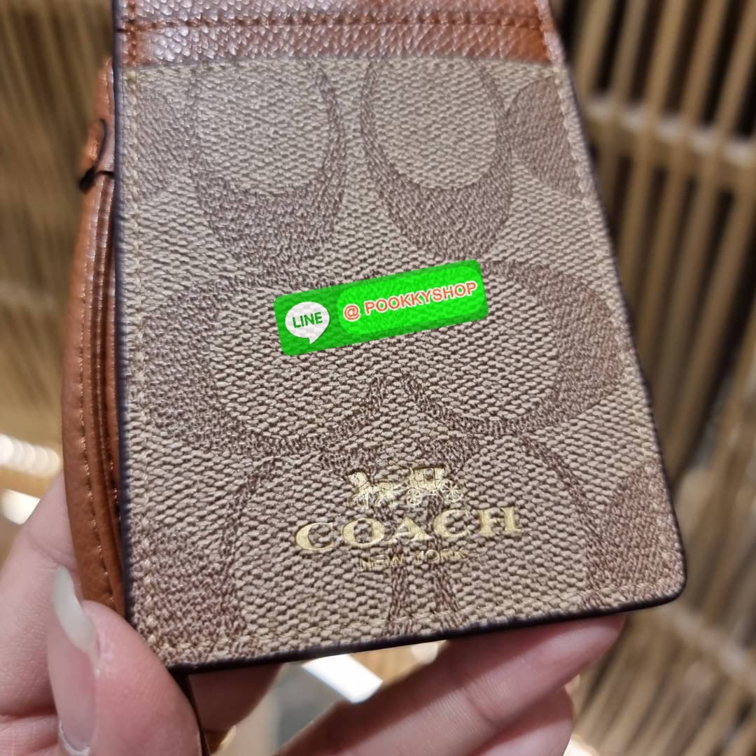 กระเป๋าใส่บัตรคล้องคอ Coach card holder ราคาพิเศษสุดๆ!!! ของหายาก!! ง่ายๆแบบไม่ธรรมดา!! คลาสสิคแต่มีดีเทลโดดเด่น!! กระเป๋าถนอมบัตร พร้อมสายคล้องคอ ดีไซน์ลวดลายสวย ดูดีทุกแบบ ใช้งานง่าย พกพาสะดวก จะใส่บัตรพนักงาน บัตรเครดิต บัตรปชช. ใบขับขี่ และบัตรอื่นๆที