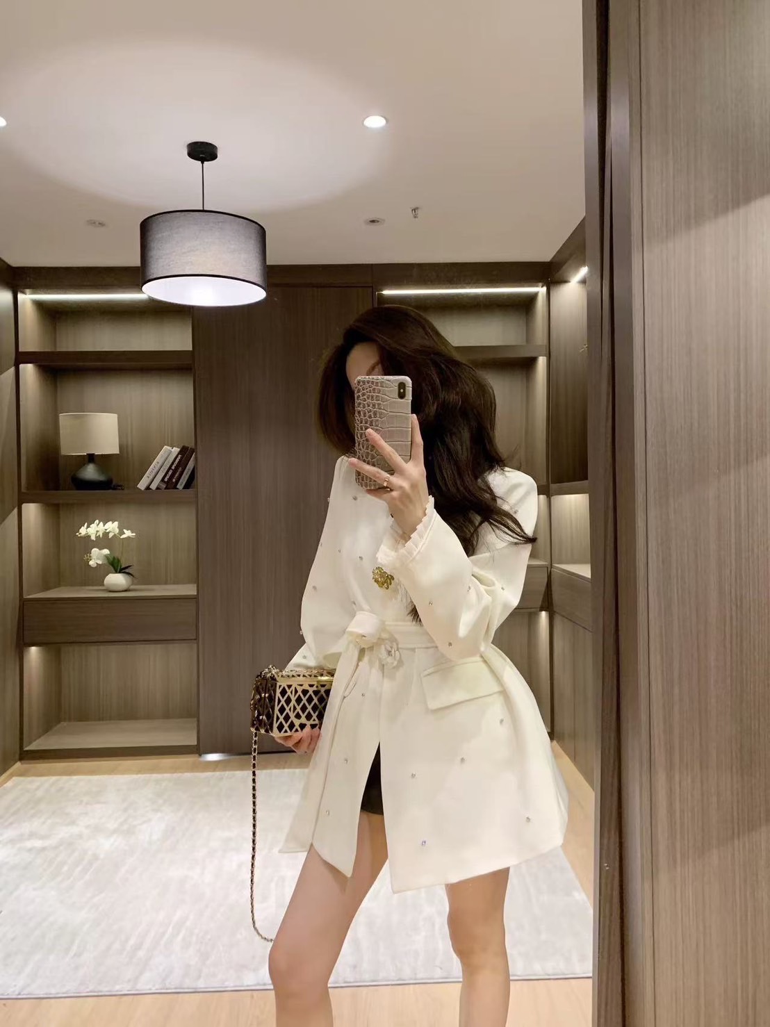 ชุดเซทแฟชั่น ชุดเซต เนื้อผ้างานสูทอย่างดี สวมใส่สบาย เสื้อแขนยาวดีเทลแต่งระบายรอบคอและปลายแขน