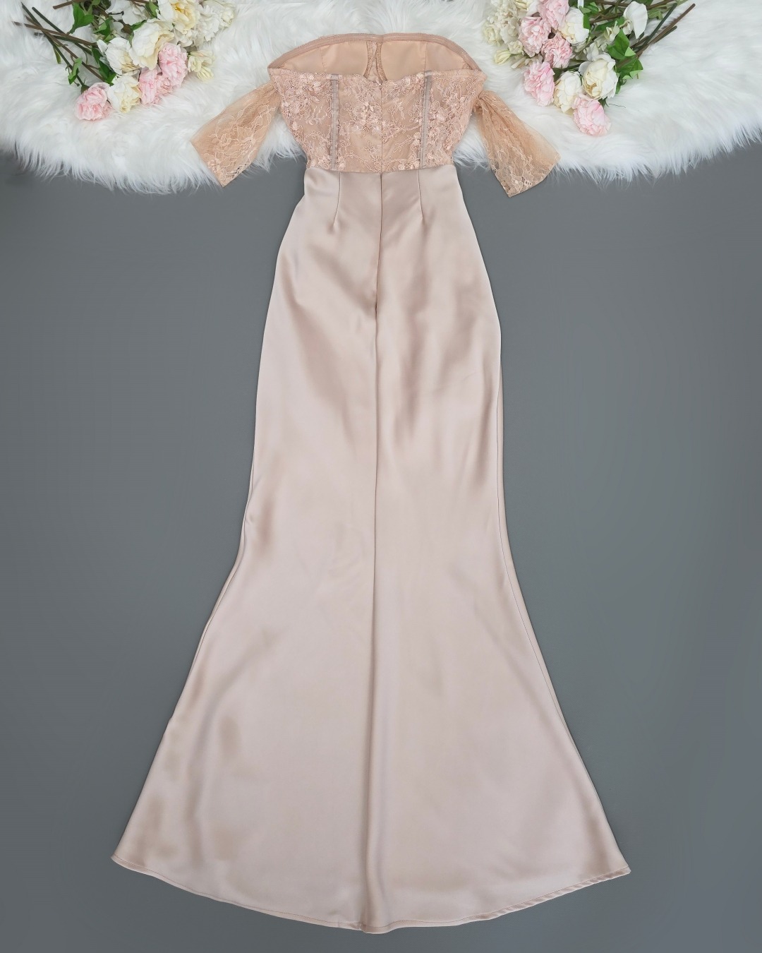 เดรสแฟชั่น เดรสเสื้อเกาะอกผ้าลูกไม้โครเชต์ แต่งผ้าคล้องแขน ผ้านุ่ม ยืดหยุ่นเล็กน้อย