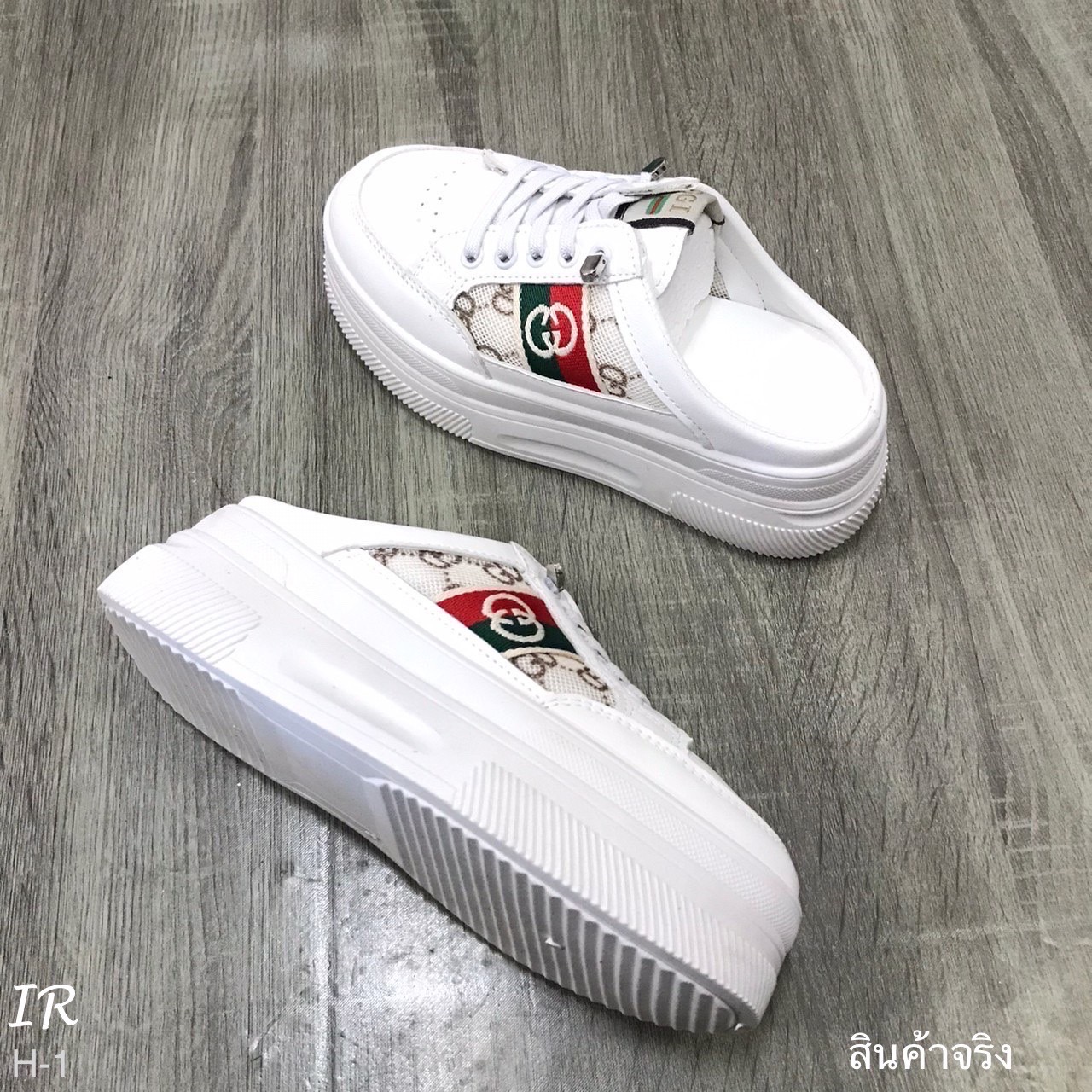 แบบขายดีมาก!!! พร้อมส่ง งานนำเข้า ผ้าใบโกงความสูงหนังพียูนิ่มลายตัดต่อลายแบรนด์ดังแบบสวมเปิดส้นใส่ง่ายมากค่า พื้นนิ่ม รองพื้นถอดได้ สูง 6 ซม. งานดี ใส่สวย การันตีจ้า