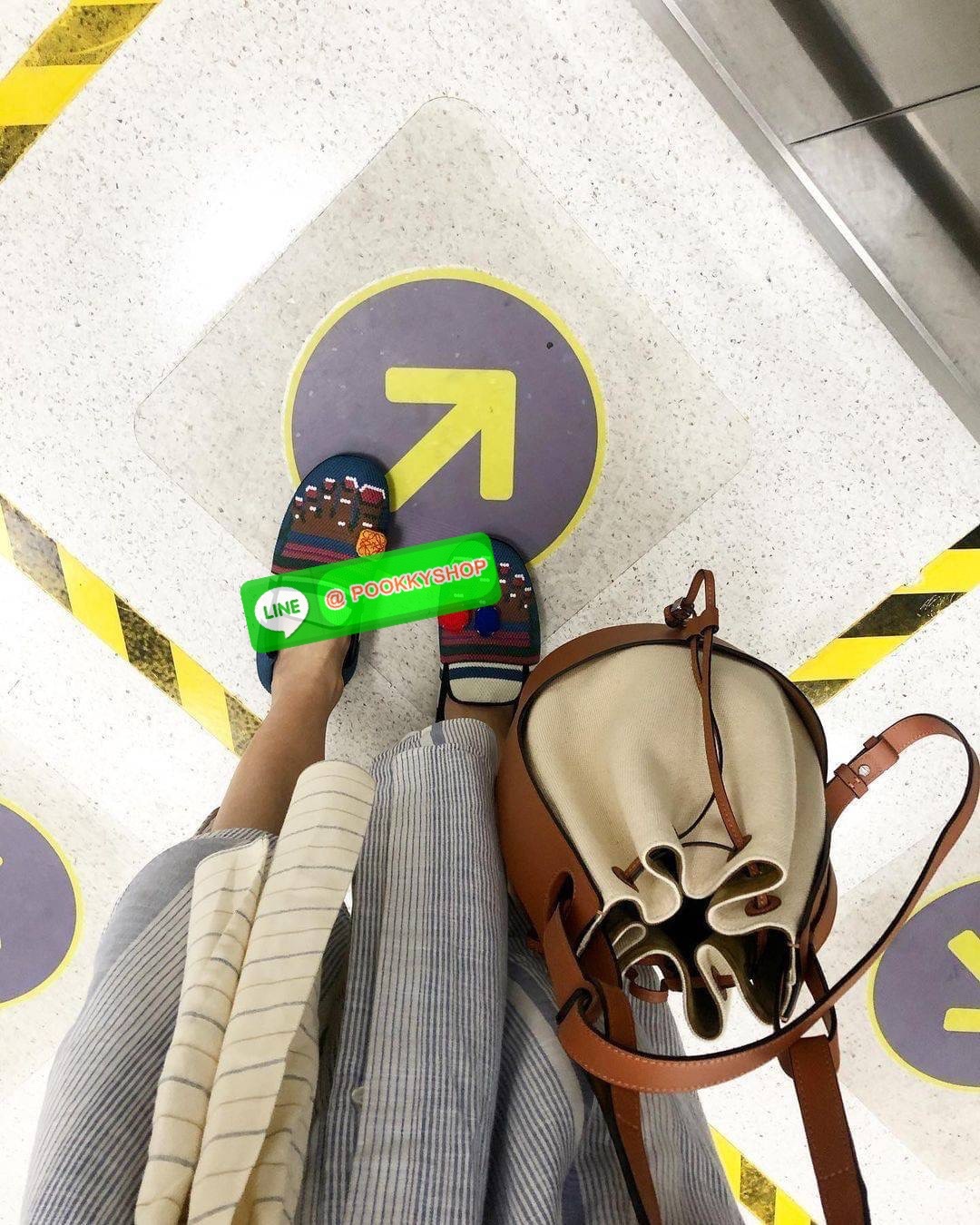 ✴️พร้อมส่งความสวย!✴️ NEW IN! LOEWE CROSSBODY BUCKET BAG GIFT WITH PURCHASE (GWP) กระเป๋าถือหรือสะพายพรีเมี่ยมกิ๊ฟ Limited Edition จาก LOEWE PERFUME DUTYFREE COUNTER วัสดุ Canvas & Leather calfskin ขนาดกำลังดี น้ำหนักเบา ภายในโล่งกว้างและจุ ส