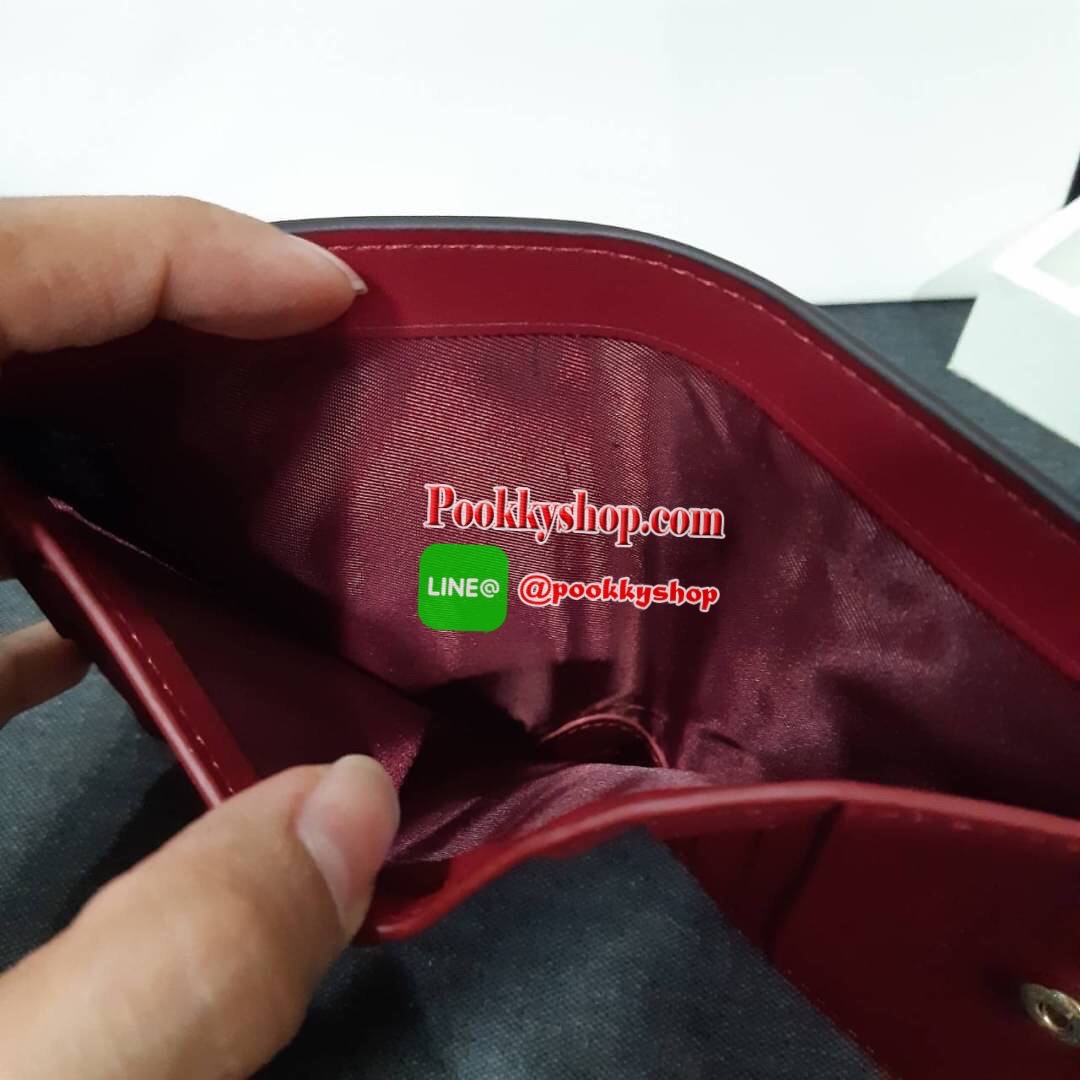 COACH 91058 SNAP CARD CASE WITH CRAYON HEARTS PRINT กระเป๋าสตางค์เก็บบัตร ลายปริ้นท์หัวใจเพ้นท์ ♥️ น่ารักน่าใช้ วัสดุหนังแคนวาสเคลือบ เปิด-ปิดด้วยกระดุม ภายในมีช่องใส่บัตร และใส่ธนบัตรได้ พร้อมช่องซิปแยกใส่เหรียญได้อีก พกพาง่าย สะดวก ไม่กินพื้นที่ก