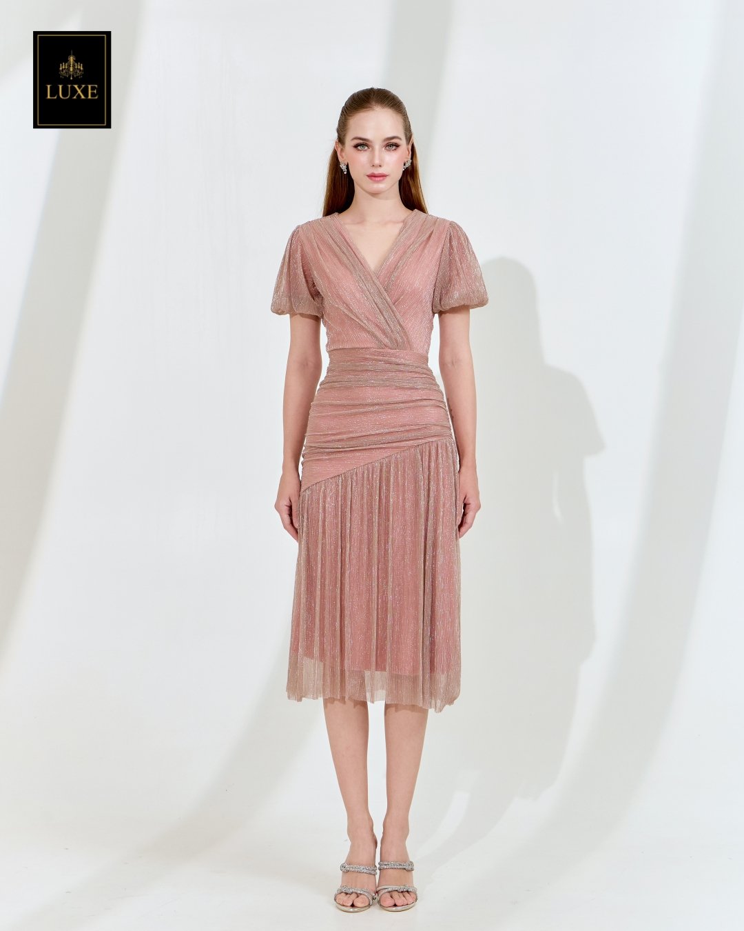 เดรสแฟชั่น เดรสเสื้อคอป้าย แขนบอลลูน กระโปรงเฉลียงทรงเข้ารูป ต่อจีบรูด