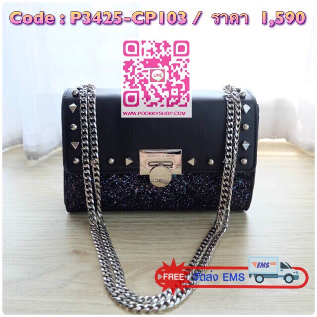 Charles & Keith Stud-Detail Clutch กระเป๋าสะพาย สะพายได้ทั้งแบบสายคู่และสายเดี่ยวเลยค่ะ ด้านหน้าตกแต่งด้วยหมุดโลหะ เปิด - ปิดกระเป๋าด้วยตัวเปิดล็อค ภายในโล่งมีช่องซิป 1 ช่อง ช่องใส่ของ 1 ช่อง ด้านหลังมีช่องใส่บัตรอีก 1 ช่อง