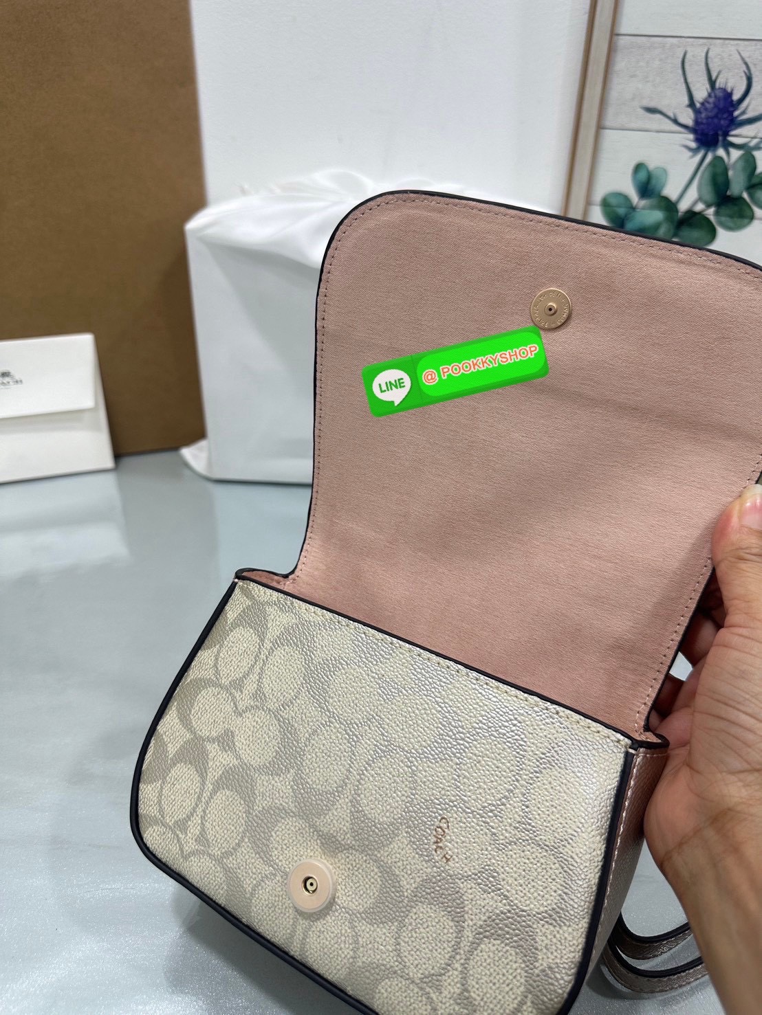 COACH CX575 – Mini Lillie Carryall “เล็กหรู ใช้ง่ายทุกโอกาส 🖤✨ COACH CX575 Mini Lillie Carryall ที่แมตช์ง่าย ใบเดียวก็ครบทั้งวันทำงานและวันเที่ยว”