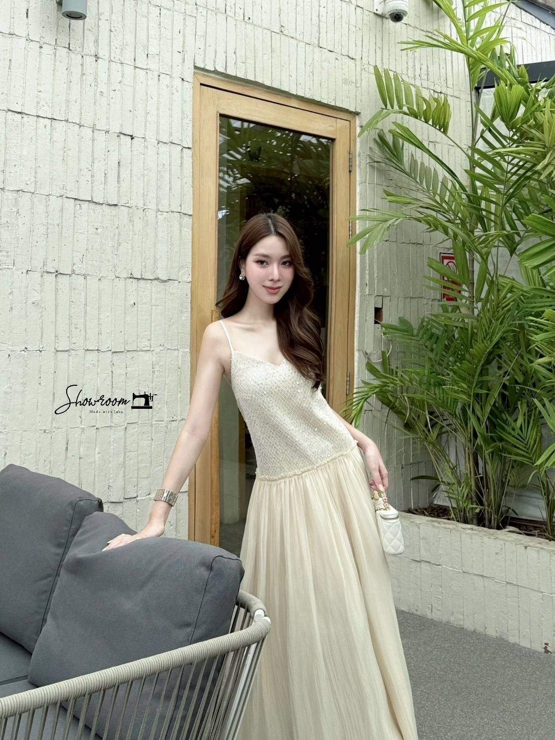 เดรสแฟชั่น เดรสสายเดี่ยวตัดต่อผ้า2ชนิด ช่วงบนผ้าทอสลับเลื่อมในตัวเล่นไฟสวยหรู