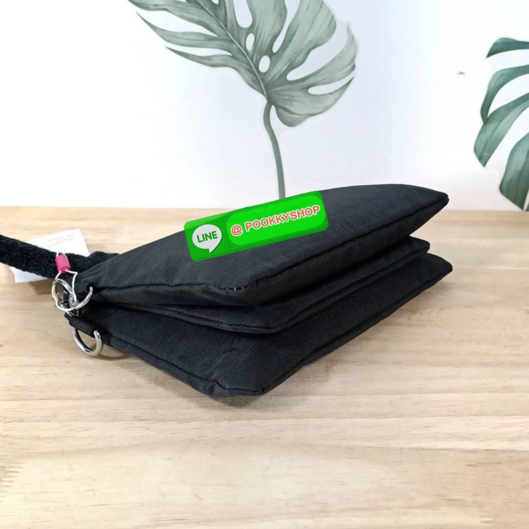 KIPLING Creativity X Crossbody Bag กระเป๋าสะพายวัสดุ Nylon&Polyester 100% ขนาดกำลังน่ารัก เปิดปิดด้วยซิป มา พร้อมพวงกุญเเจลิงน้อย ด้านในมีช่องใส่ของ2ชช่อง เพิ่มตรงกลางมีช่องซิปอีก1ช่อง มีสายคล้องพวงกุญแจ ใส่ของได้จุมาๆเลยค่ะ มีสายสะพายยาวเลื่อนปรับระดับได