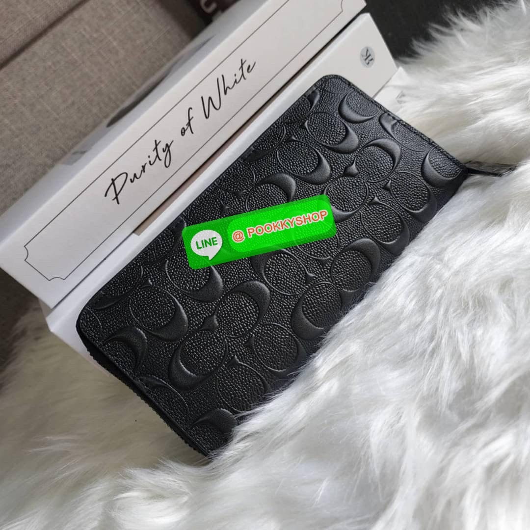 COACH ACCORDION WALLET IN SIGNATURE LEATHER (COACH F58113 ) กระเป๋าสตางค์ลาย C นูน แบบซิปรอบ เหมาะสำหรับคนที่ชอบกระเป๋าสตางค์แบบใบยาว วัสดุหนังแท้ เปิดปิดด้วยซิปรอบ ใส่บัตรเครดิตได้ 12 ใบมีช่องซิปตรงกลางใส่เหรียญ สามารถใส่โทรศัพท์มือถือได้