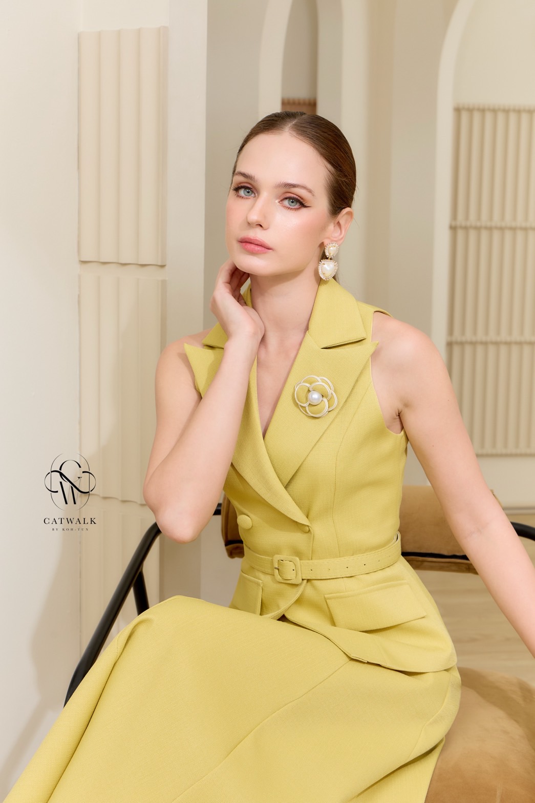 ชุดเซทแฟชั่น เซตสูทแขนกุดเข็มขัด+กระโปรงทรงย้วย เนื้อผ้าเกรดเอ ผ้าทอมีลายในตัว