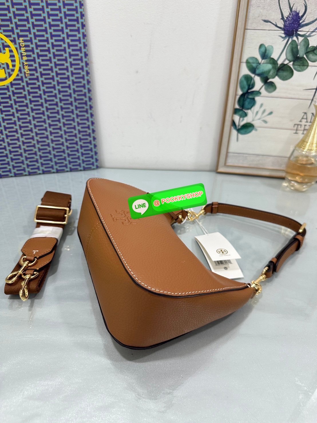 🖤 Tory Burch Thea Convertible Crossbody Bag หนังแท้นุ่ม ดีไซน์เรียบหรู พร้อมสายสะพาย 2 แบบ สวยครบทุกลุค ✨ ใบเดียวใช้ได้ทุกวัน ถือก็สวย สะพายก็คล่อง จบในใบเดียว 💼
