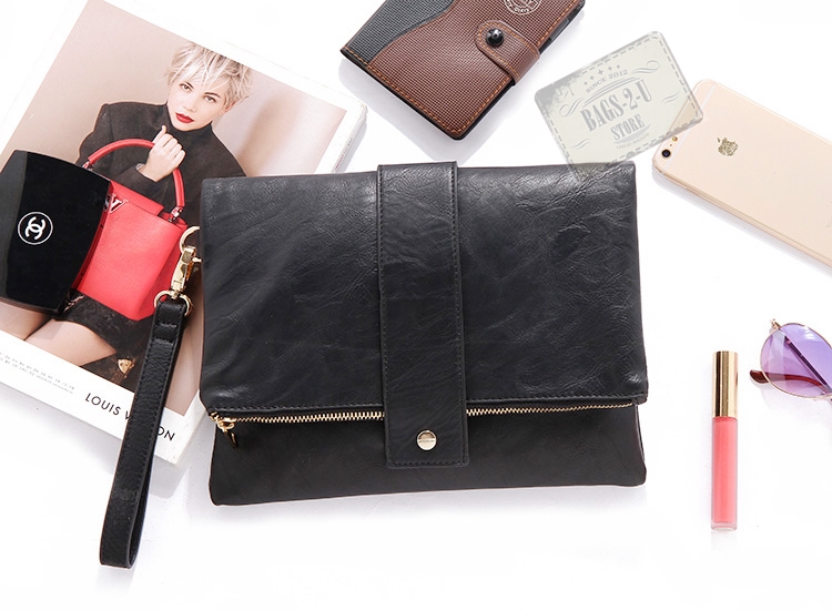 กระเป๋าหนังคลัชมือ Clutch แบรนด์ Forever21 หนังมีTexture ในตัว เนื้อหรูมากคะ ติดแท็คForever 21 ด้านใน ช่องใส่ของซิบใหญ่ 1 ด้านในมีซิปแบ่ง 1 ช่องแบ่งใส่ของ2ช่อง