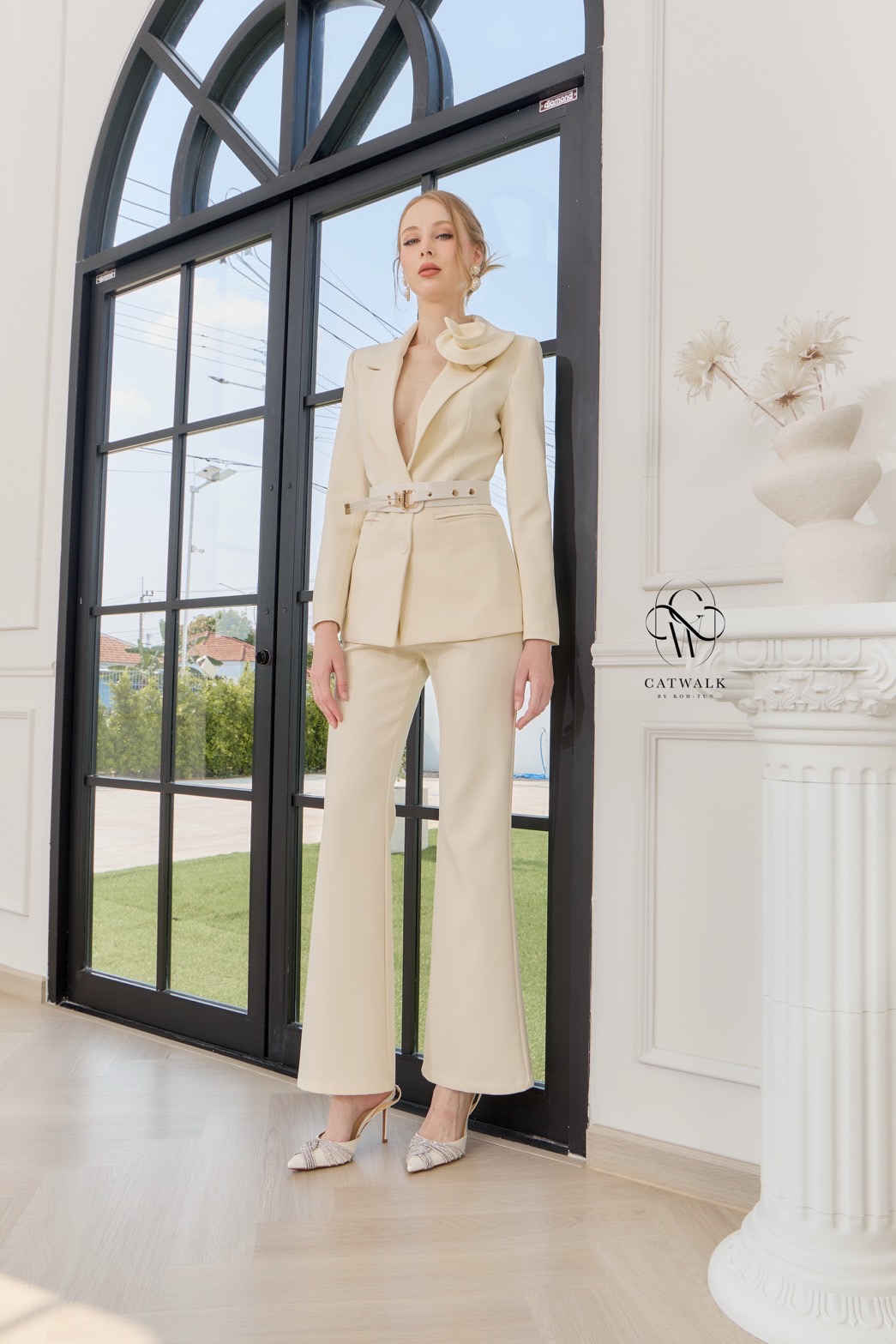 ชุดเซทแฟชั่น กับSet BLAZERปกดอกไม้+เข็มขัด+กางเกงทรงสวย