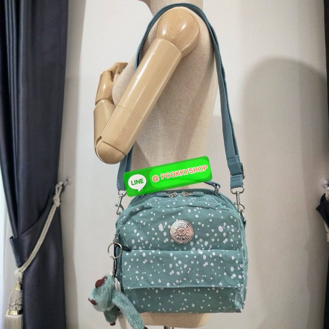 KIPLING Cand 2 ways backpack กระเป๋าถือหรือสะพายข้าง ขนาดกลาง วัสดุ Polyester 100% -ด้านหน้ามี 2 ช่องซิป -ช่องหลักโล่งกว้าง ใส่ของได้เยอะสุดๆ พร้อมช่องซิปและช่องแยกด้านข้างให้แยกของได้เป็นระเบียบมากขึ้น สามารถติใส่กระเป๋าสตางค์ใบยาวได้ มาพร้อมสายคล้องพวงก