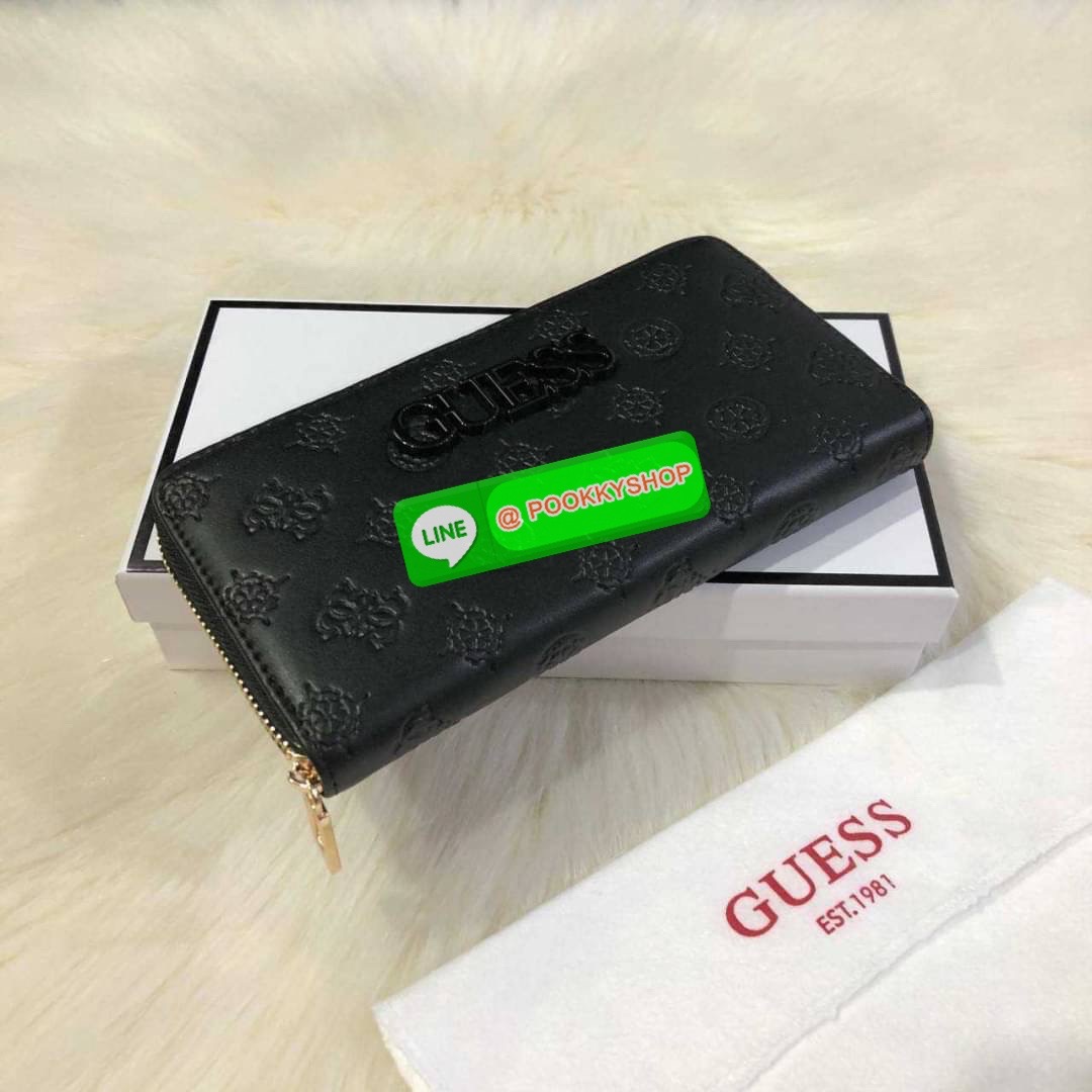 GUESS WOMEN'S LONG WALLET กระเป๋าสตางค์ใบยาว สวยมากค่ะ เปิดปิดด้วยซิป ด้านหน้าประดับโลโก้แบรนด์ ด้านหลังมีช่องซิป หัวซิปแบรนด์ทุกจุด ภายในมีช่องใส่ธนบัตรแบงก์พัน ช่องซิปกลางและช่องใส่บัตรหลายช่องสวยน่าใช้ทุกสีค่ะ มาพร้อมกล่องกระดาษแบรนด์และถุงผ้ามอบเ
