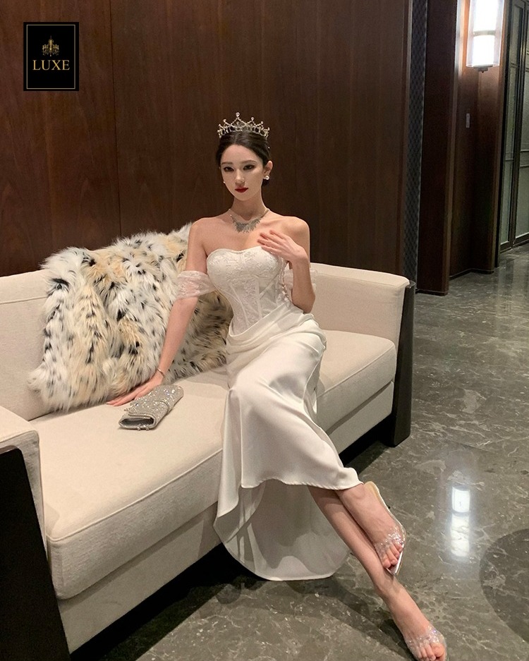 เดรสแฟชั่น เดรสเสื้อเกาะอกผ้าลูกไม้โครเชต์ แต่งผ้าคล้องแขน ผ้านุ่ม ยืดหยุ่นเล็กน้อย