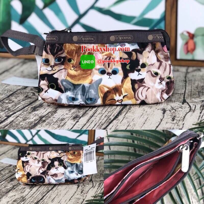 NEW!! LESPORTSAC MINI WRISTLET BAG กระเป๋าคล้องมือใบน่ารัก วัสดุโพลีเอสเตอร์กันละอองน้ำได้ มีลวดลายให้เลือกเยอะมากถึง 19 ลายเลยค่ะ รุ่นนี้ตรงสายคล้องมือจะมีตัวล็อกเปิดปิดได้ ตัวกระเป๋าแบ่งเป็น 3 ช่อง เปิดปิดด้วยซิป ใส่ iPhone plus ได้พอดีเด๊ะเลยค๊า น้ำหนั