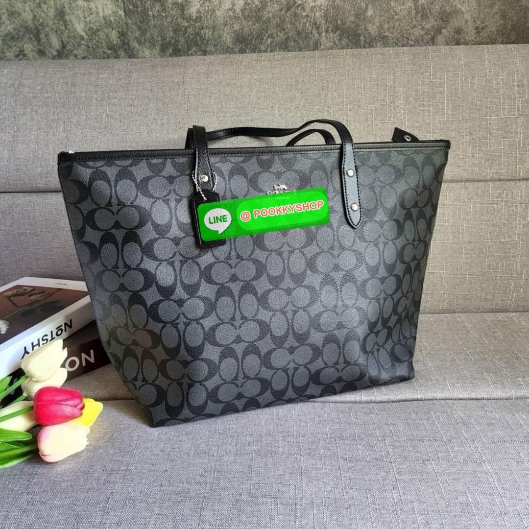 COACH CITY ZIP TOTE IN SIGNATURE COATED CANVAS (COACH F36876) กระเป๋าสะพายทรงช้อปปิ้ง ทรงสวย ทรงยอดนิยมใบใหญ่ยุของได้เยอะ หนังcanvas ลาย C Signature สายหนังแท้ สะพายขึ้นไหล่ได้สวย ใบใหญ่ ใช้งานง่าย มีซิปปิดด้านบน มีผ้าบุด้านใน มีช่องซิป