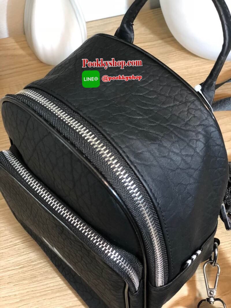 ADIDAS MINI BACKPACK กระเป๋าเป้หรือสะพายหนังPu คุณภาพดี สไตล์ Sport ขนาดมินิ น้ำหนักเบา ด้านหน้ามีโล้โก้และช่องซิป เปิดปิดด้วยซิปสะดวกใช้ หัวซิปแบรนด์ ภายในมีช่องใส่ของ หูจับถนัดมือ สายสะพายปรับได้ตามต้องการ สามารถสะพายเป็นเป้ หรือกระเป๋าสะพาย Crossbody ใ