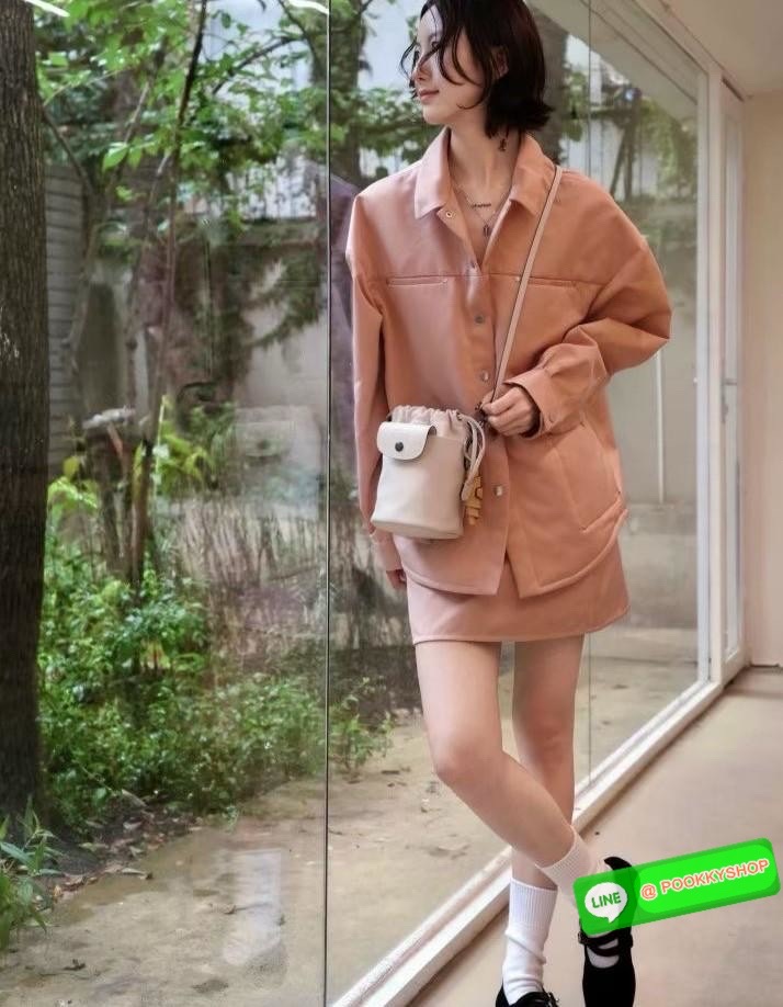 NEW ARRIVAL! LONGCHAMP LE PLIAGE XTRA XS BUCKET BAG ต้องบอกก่อนว่ารุ่นนี้เป็นรุ่นที่ใช้ออกมาแล้วไม่มีคำว่าผิดหวัง ออกแบบมาสวยแบบตัวแม่เลยค่าา 🔖พร้อมส่งทันที! กับกระเป๋าทรงบัคเกต หนังแท้smooth leather อย่างดี ใบกลางเจ้าลำตัวแล้วสวยมากก