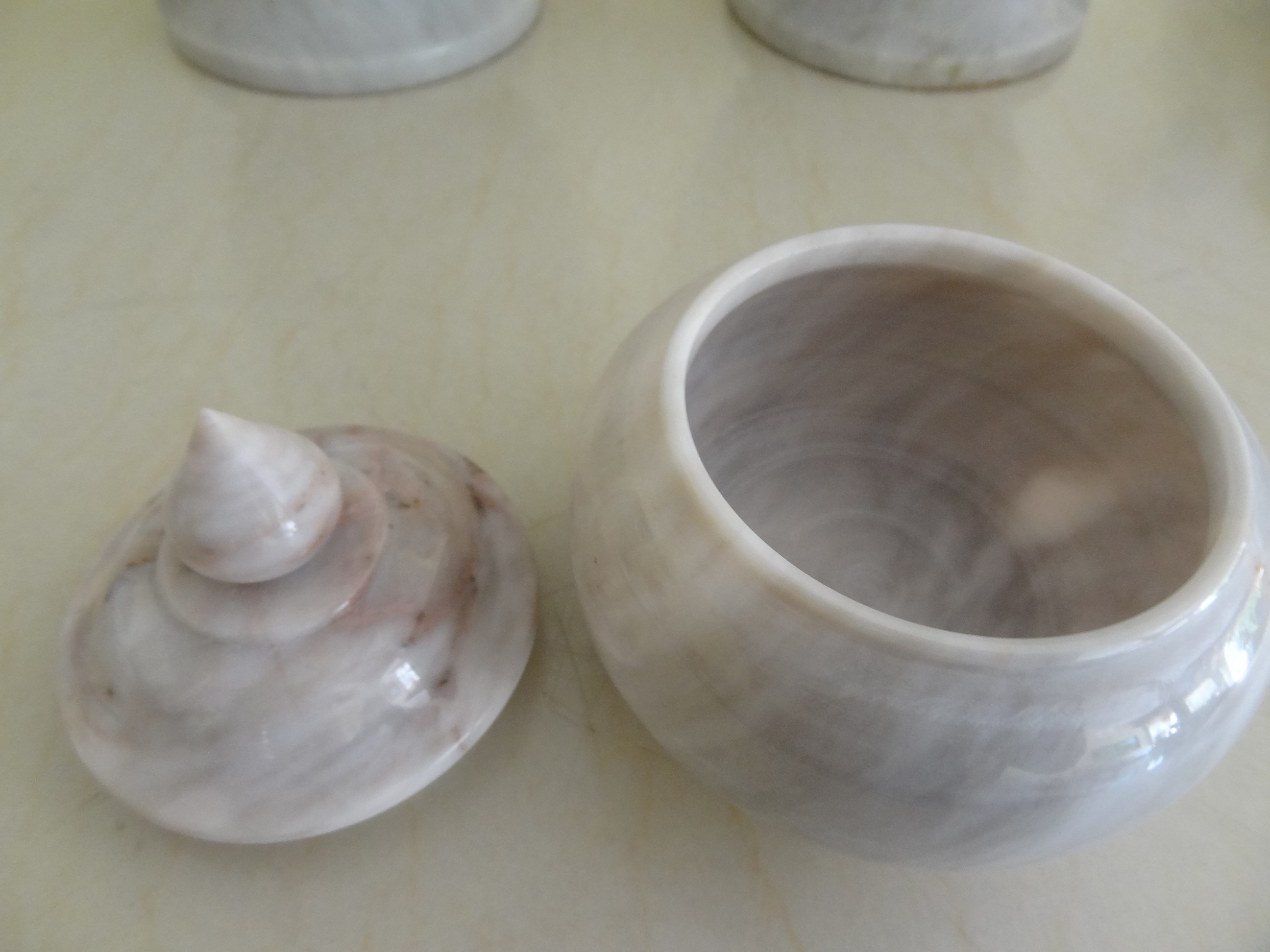 ผอบหินอ่อน ขนาดสูง8 เซนติเมตร กว้าง 9 เซนติเมตร