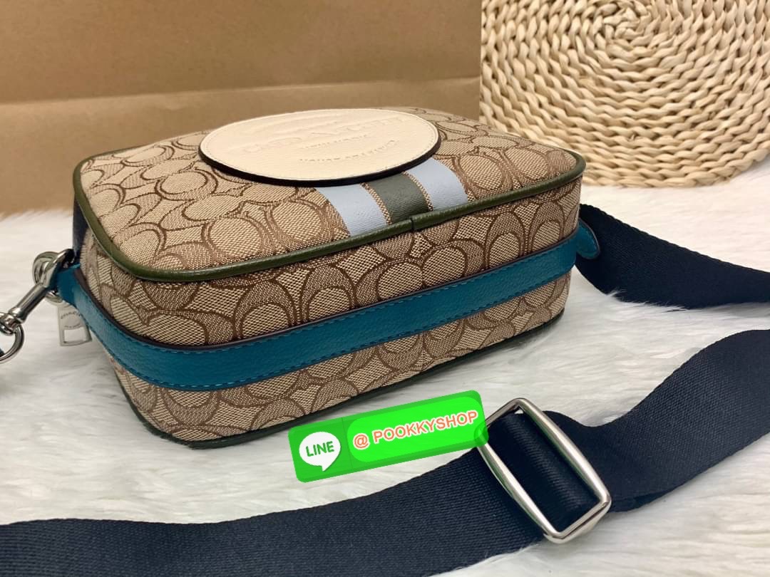 New arrival! 🌈รุ่นใหม่ห้ามพลาดค่ะ! Coach Dempsey Camera Bag In Signature Jacquard With Stripe And Coach Patch ((1912)) พร้อมส่งที่ไทย! กระเป๋าสะพายครอสบอดี้ร์กรือสะพายข้างได้ วัสดุJacquard+หนังแท้ สวยงามมากๆค่ะ ด้านหน้ามีป้ายวงกลมหนังโลโก้แบรนด์ เ
