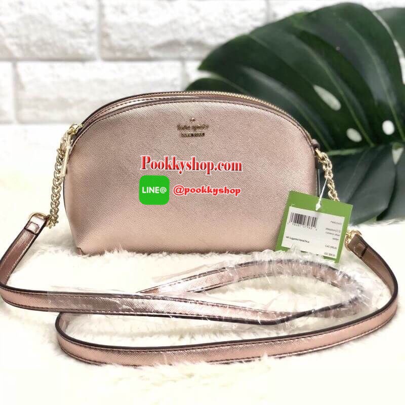 Kate Spade new york Cameron Street Crossbody With Zip Bag พร้อมส่งค่ะ!!! มีพร้อมส่งถึง 9 สีจ้า กระเป๋าสะพายข้างหรือแบบครอสบอดี้ร์ ลายหนังซาฟเฟียโน่ ทรงน่ารัก ใบจริงน่าใช้มากๆค่ะ ด้านหน้าติดโลโก้แบรนด์ มีช่องแม่เหล้กให้ใส่ของหนึ่งช่อง เปิดปิดช่องหลักแบบซิป