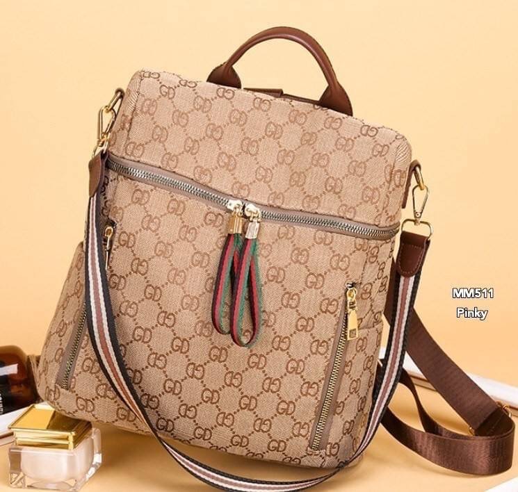 พร้อมส่ง เป้ GD 2 in 1 งานนำเข้า ขิดทอง สวยมาก ซิปหน้ากระเป๋าด้านหน้า ซิปข้างใช้งานได้ ใช้งานได้ทั้งเป้และสะพายข้าง มีสายสะพายข้างงานดีมาก ใบใหญ่ จุเยอะ