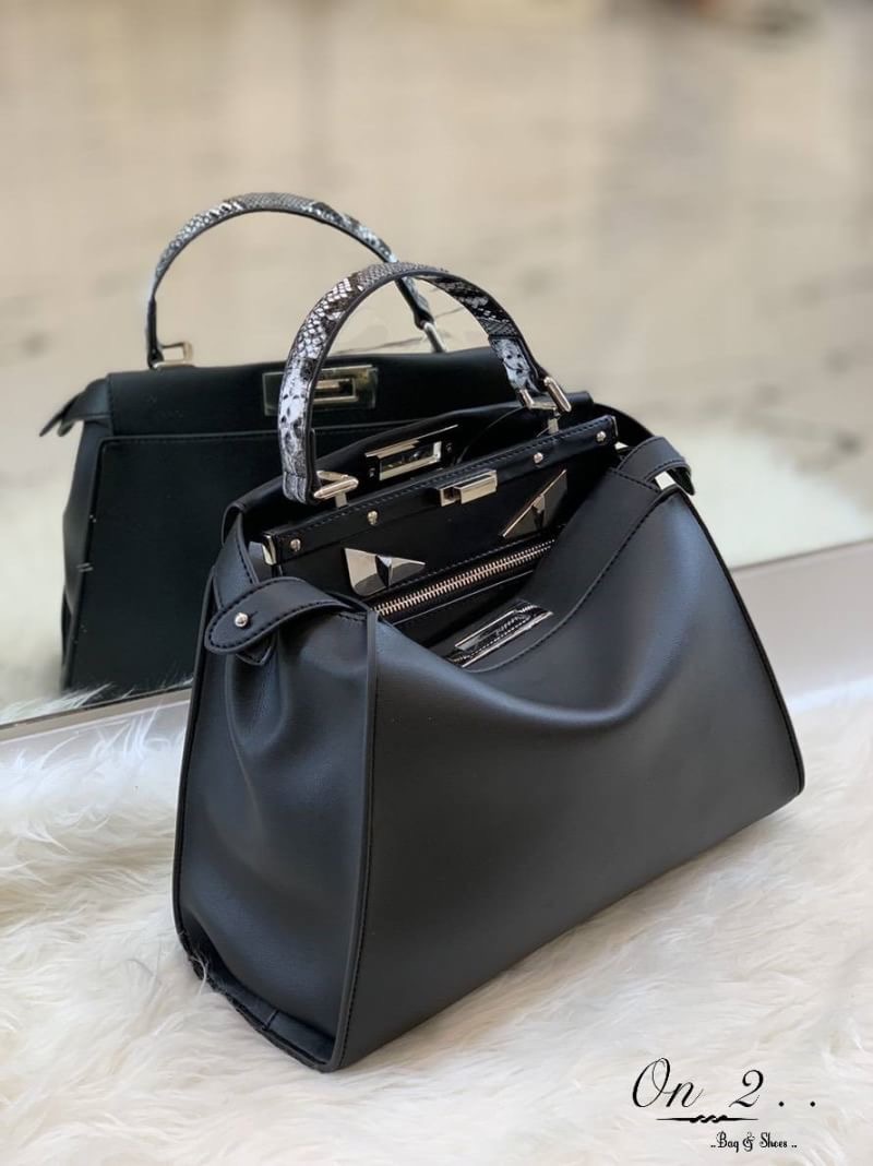 FD Monster พร้อมส่งเเล้วค่า Fd monster ที่ทุกคนเรียกร้องง ด้วยดีไซน์ความเท่ เกร๋ตรงเปิดตาได้ เพิ่มลูกเล่นให้กระเป๋าของคุณไม่น่าเบื่อ มาพร้อมสายสะพายยาว 1 เส้น ตัวหนังเป็น PU premium มีความละเอียดสูง สวยงามเทียบเท่าหนังเเท้ พร้อมส่ง