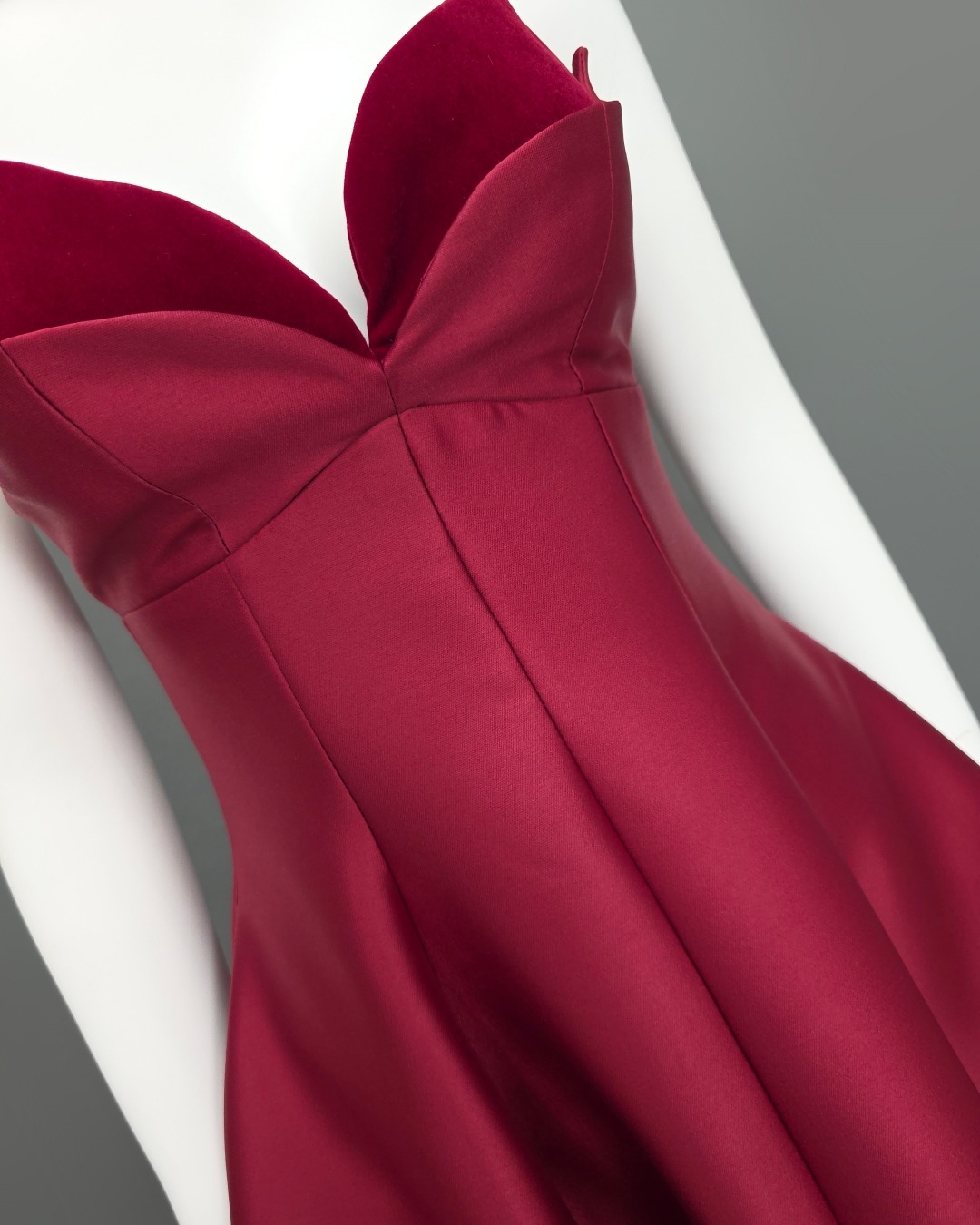 เดรสแฟชั่น เดรสเสื้อสายเดี่ยว ดีเทลหน้าอกโค้ง ซ้อน2เลเยอร์ กระโปรงบานทรงวงกลม